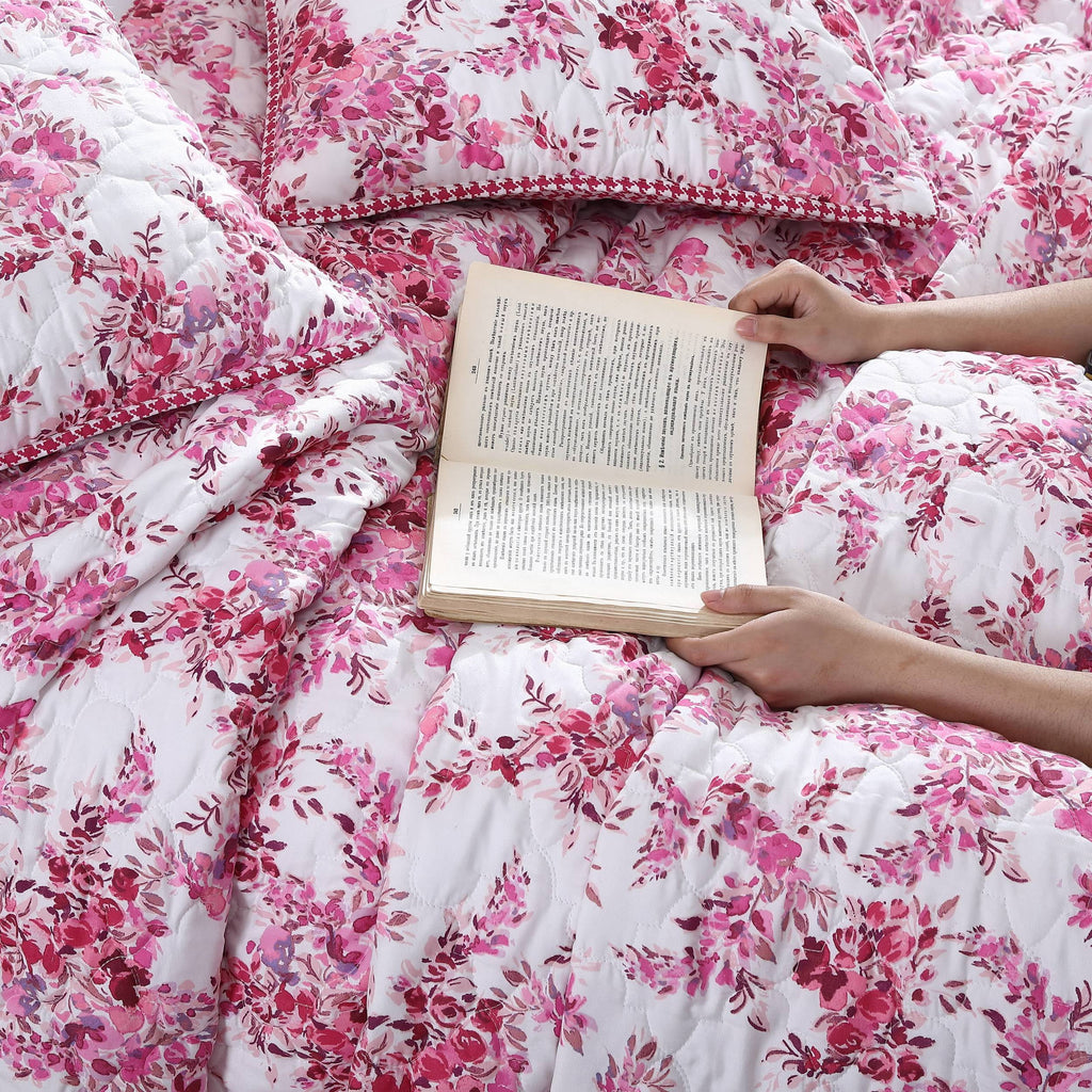 Betsey Johnson Floral Vineyard Pink Reversible Full/Queen Quilt Set