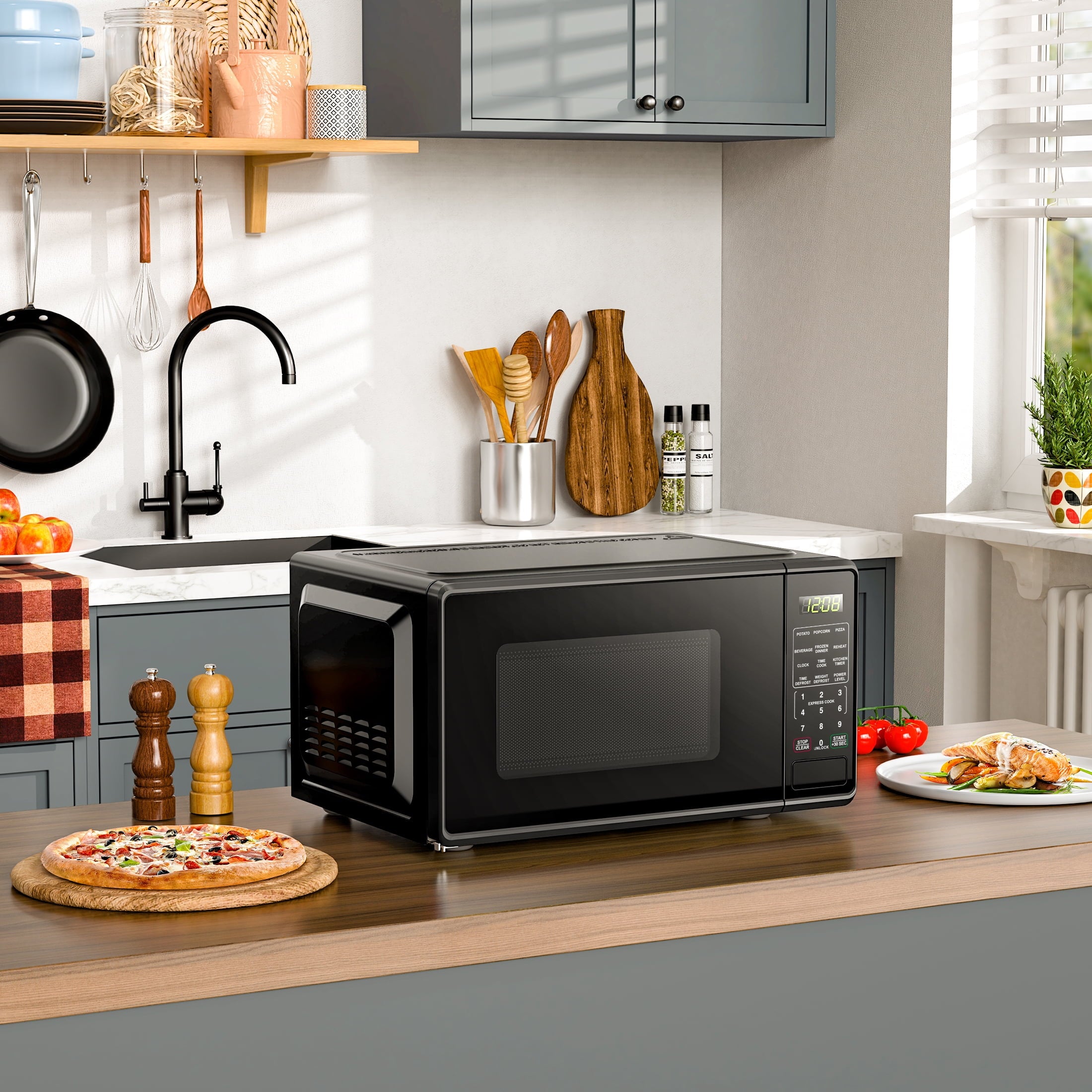 Mainstays 0.7 Cu ft Countertop Microwave Oven, 700 Watts, Black, New