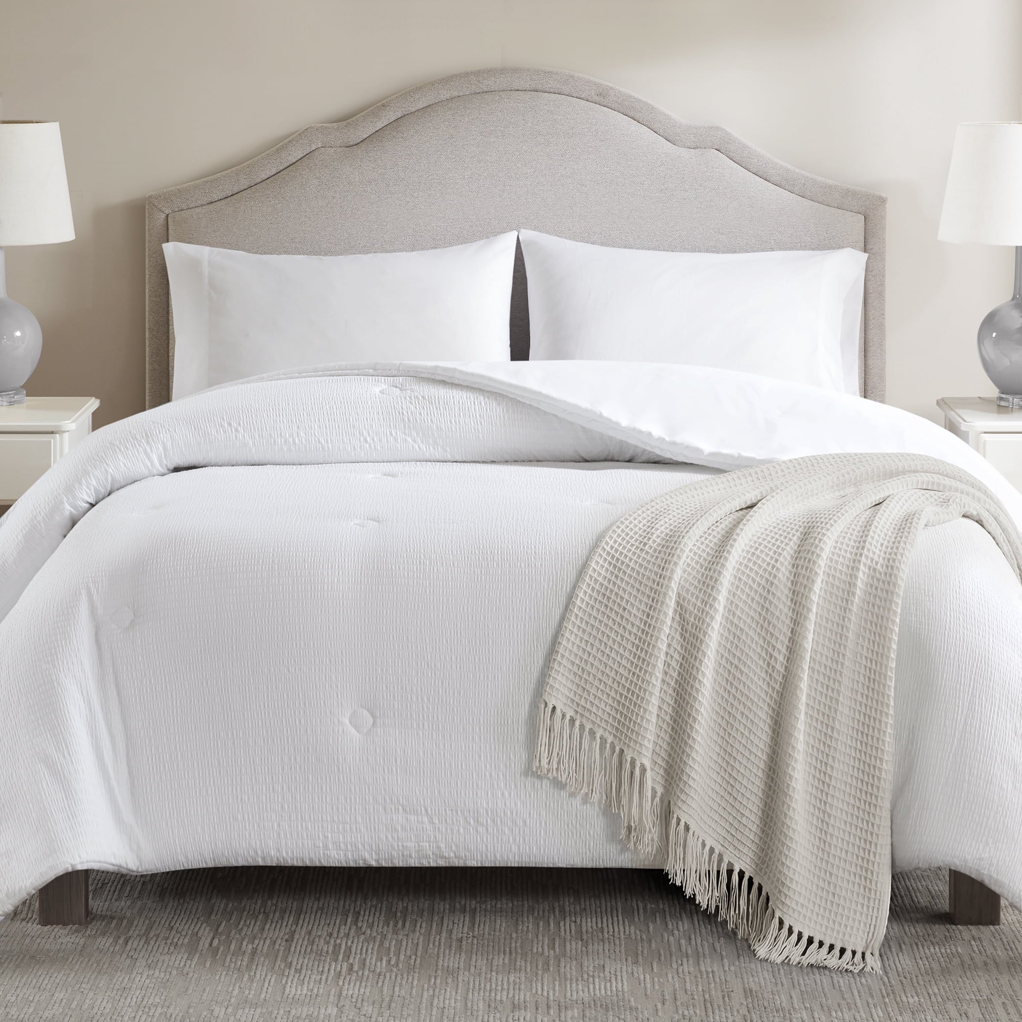 Mainstays Full/Queen Comforter, Reversible Down Alternative, All-Season, White Seersucker