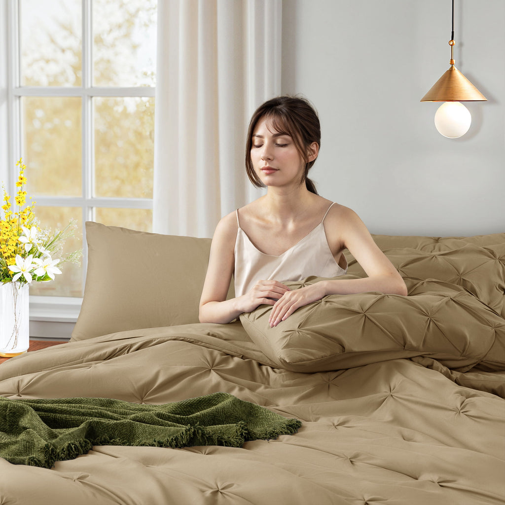 Baauye Queen Comforter Set, 7 Pieces Beige Comforters, Pintuck Bedding Sets for All Season, Bed in a Bag with Comforter, 1 Fitted Sheet, 1 Flat Sheet, 2 Pillowcases & 2 Shams