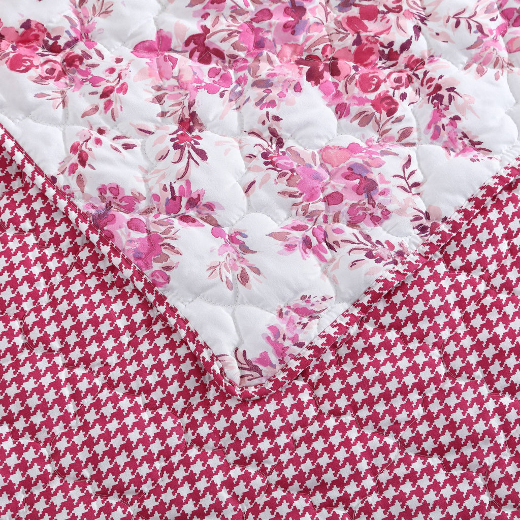 Betsey Johnson Floral Vineyard Pink Reversible Full/Queen Quilt Set