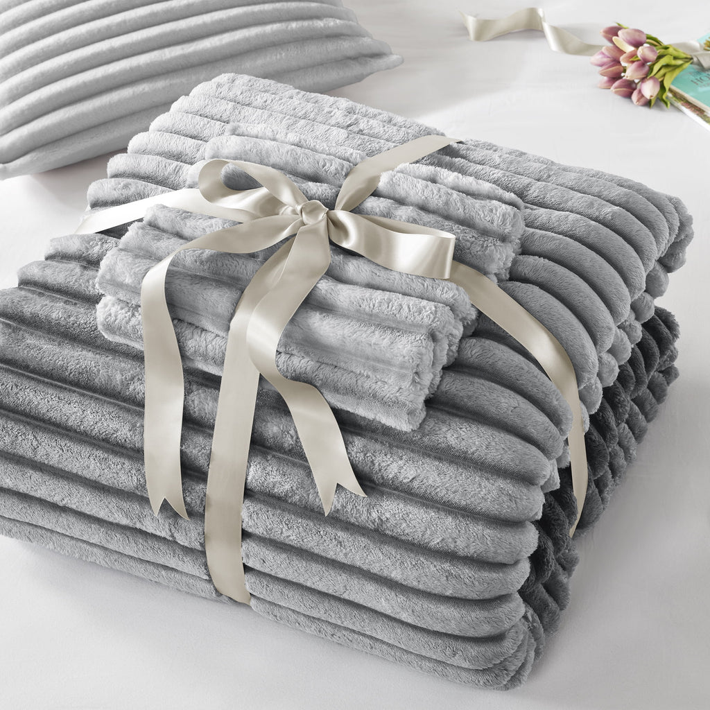 Regency Heights King/Cal King Fluffy Ribbed Plush Comforter Set 3-Piece Bedding Set Grey Ombre