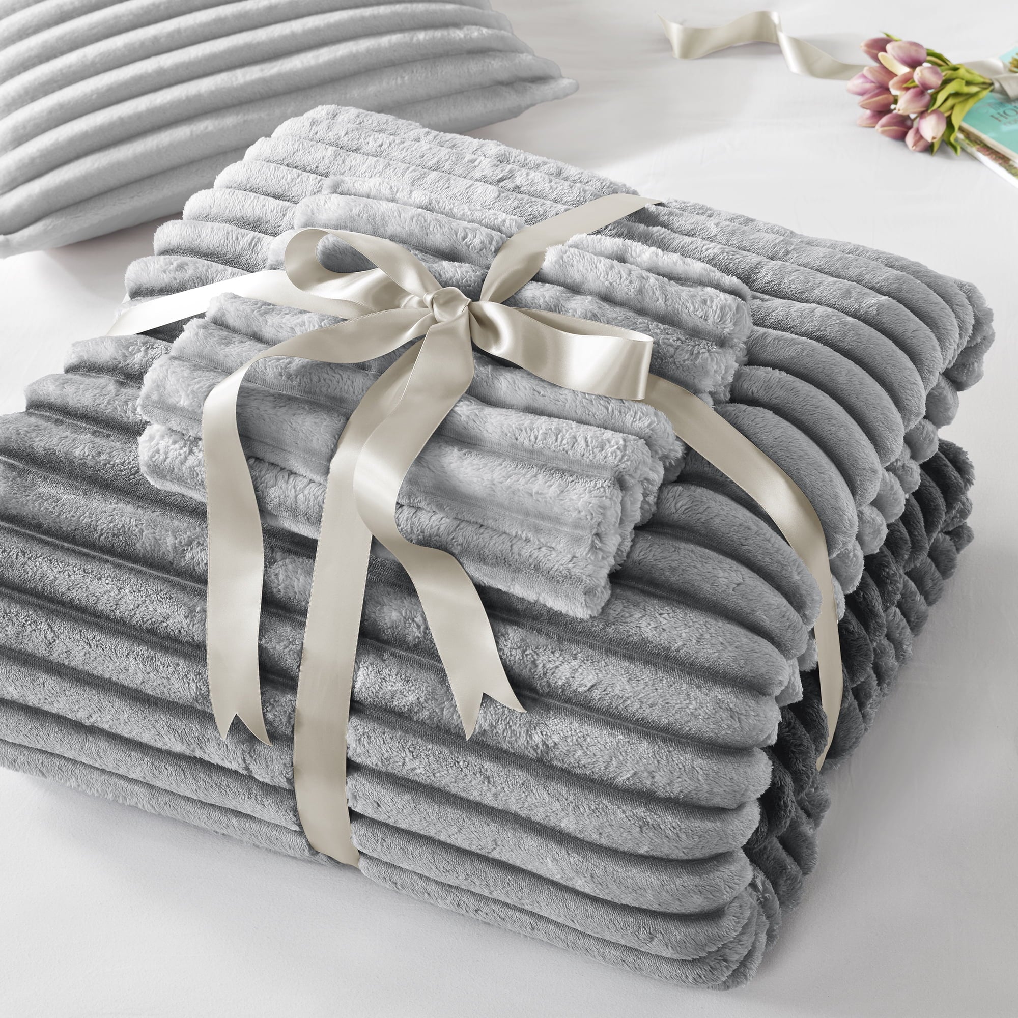 Regency Heights King/Cal King Fluffy Ribbed Plush Comforter Set 3-Piece Bedding Set Grey Ombre