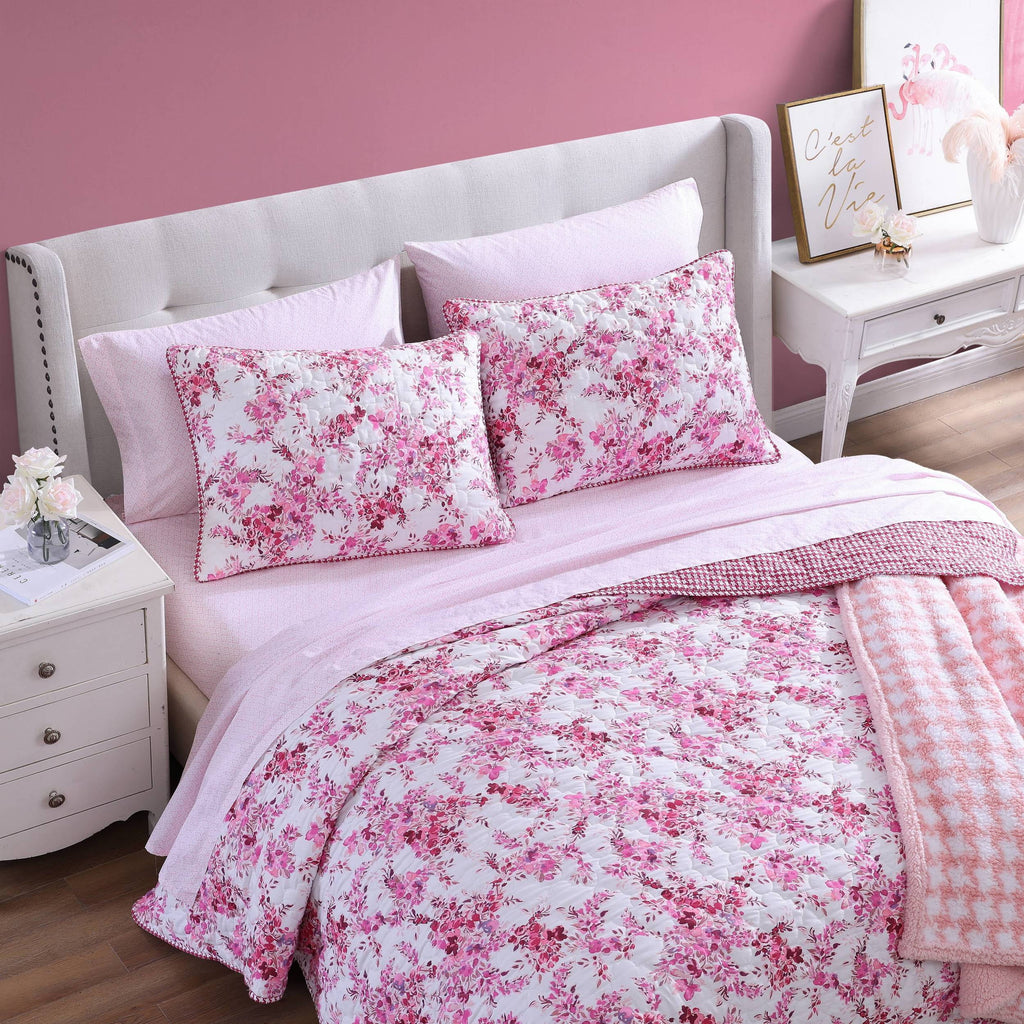 Betsey Johnson Floral Vineyard Pink Reversible Full/Queen Quilt Set