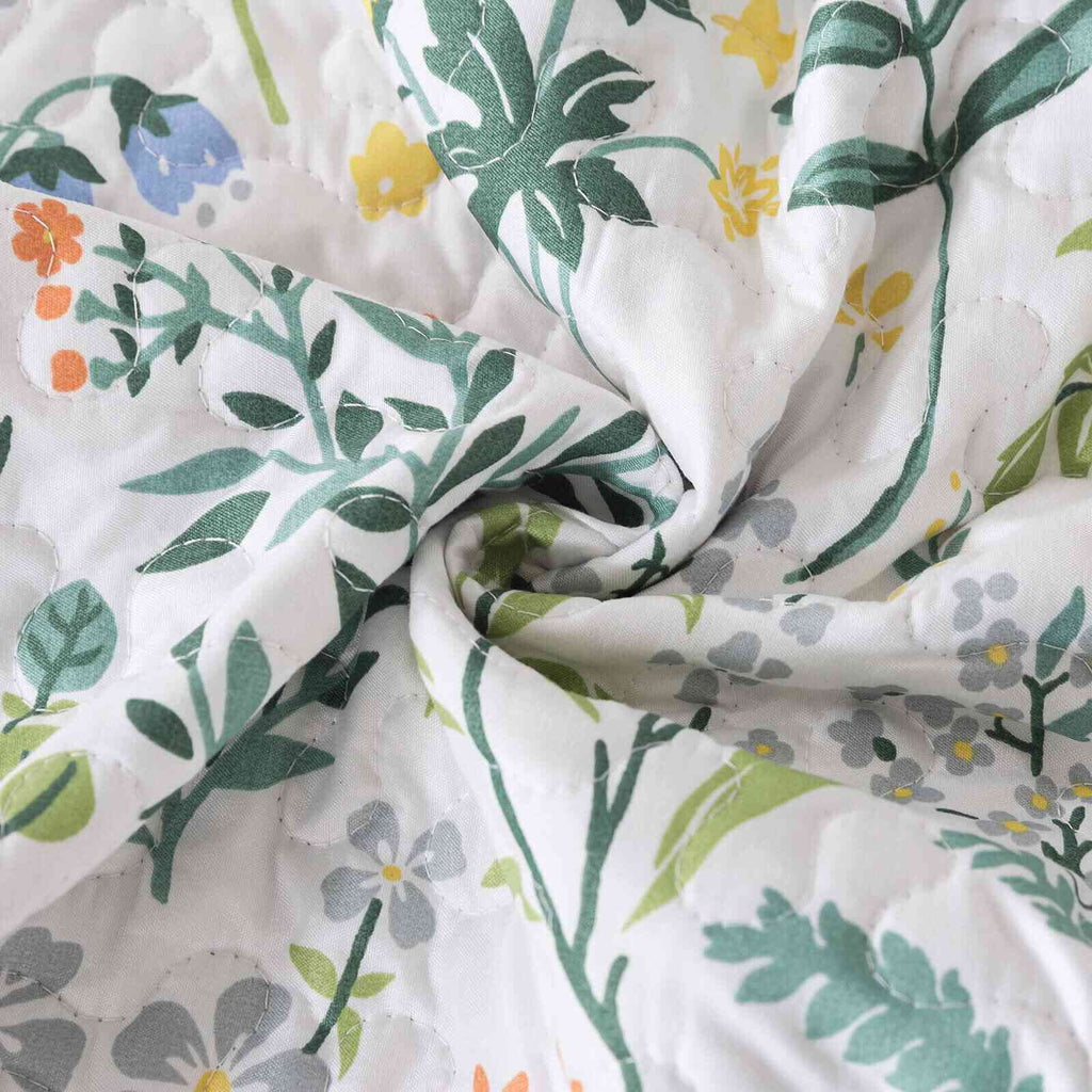 WannaToo Quilt Collection Microfiber Floral Bedding Set Green and White Quilt, King Size (3 Count)