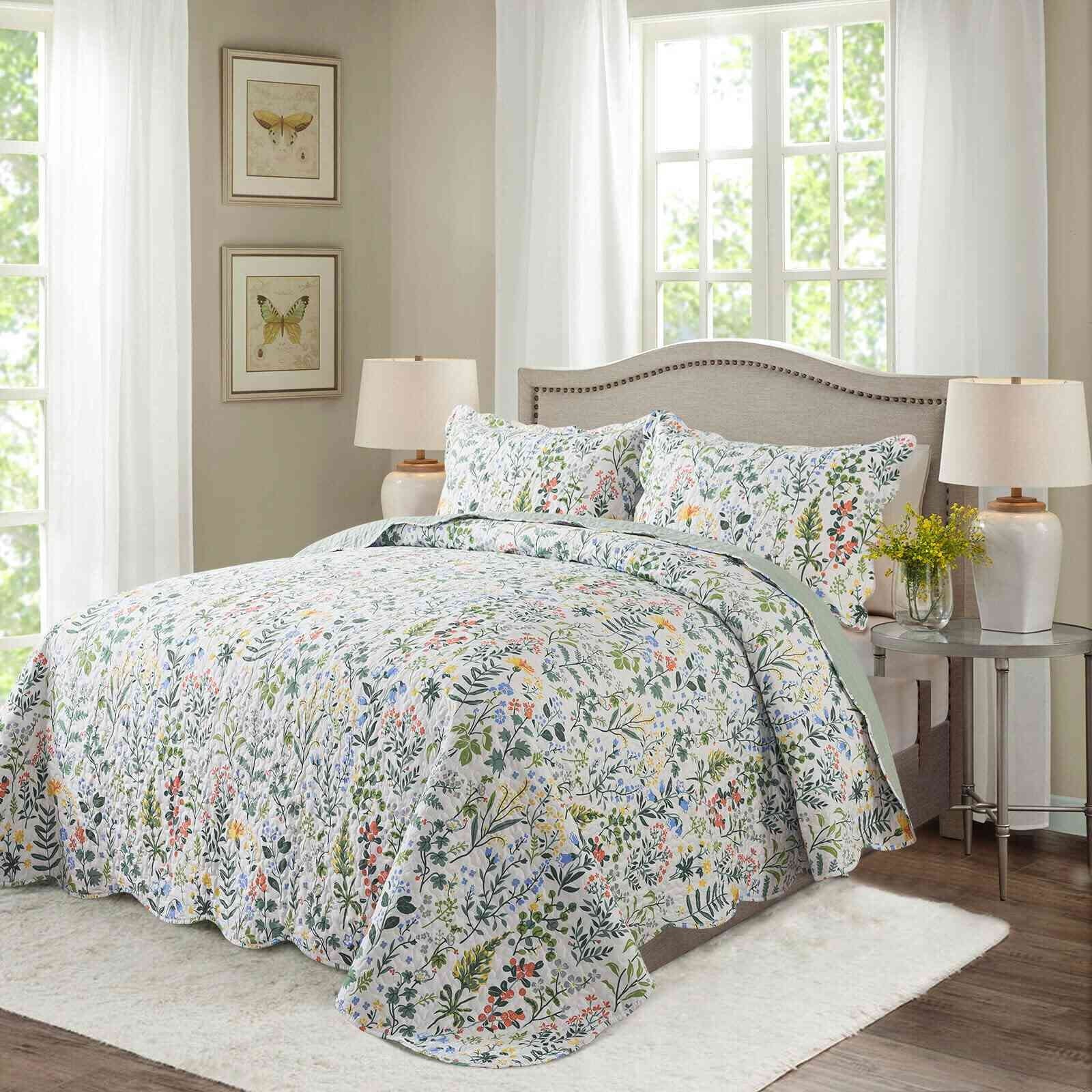 WannaToo Quilt Collection Microfiber Floral Bedding Set Green and White Quilt, King Size (3 Count)